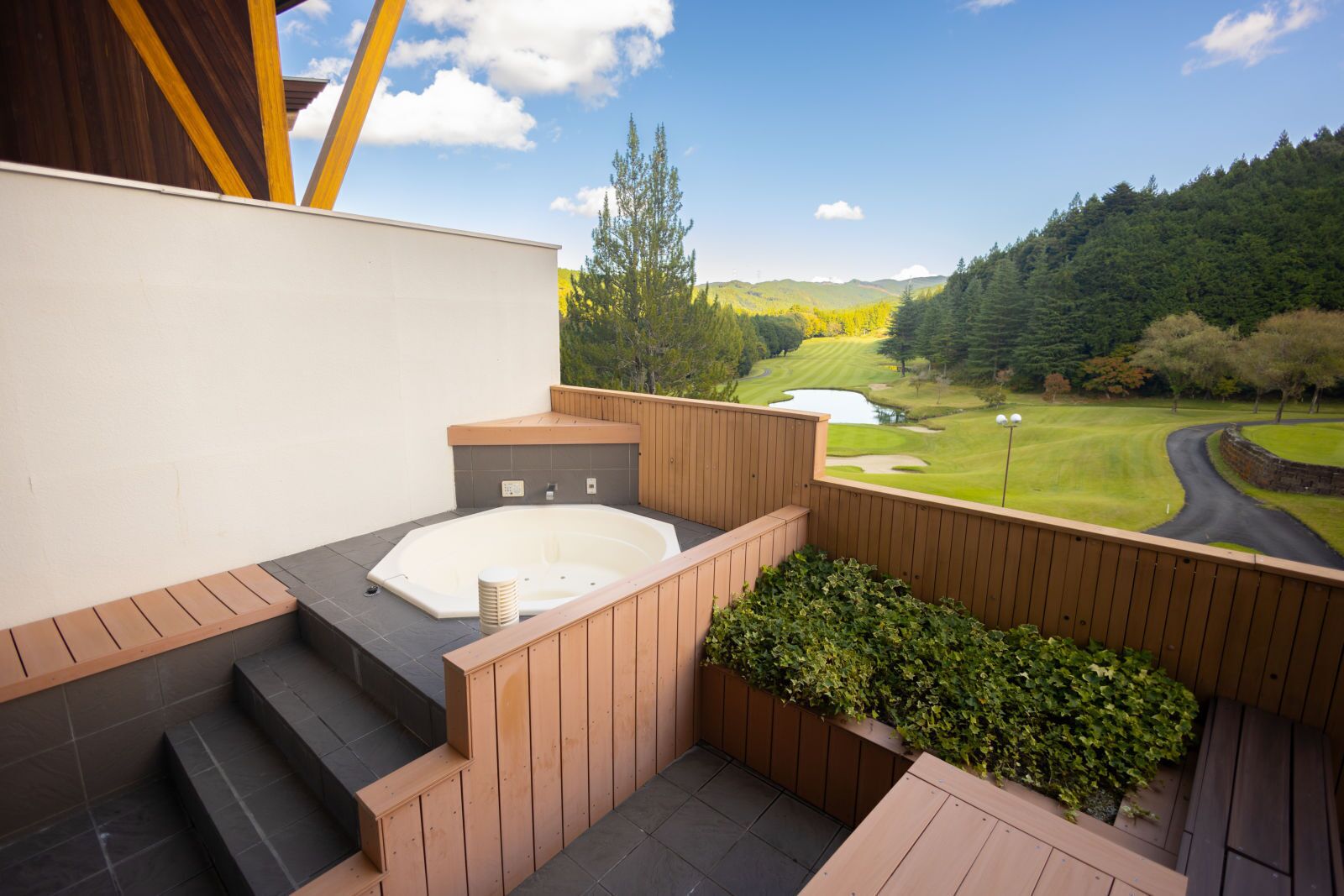 Executive Suite, Balcony, Golf View | Outdoor spa tub
