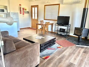 Chalet, Lake View | Living area