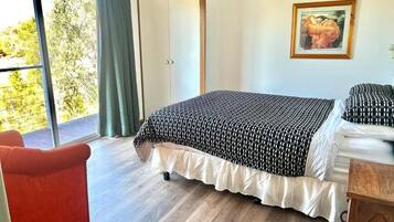 Chalet, Lake View | In-room safe, blackout curtains, iron/ironing board, free WiFi