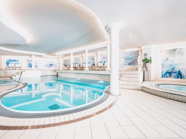 Pool - 4 star superior Hotel Bellevue (Gurgl)