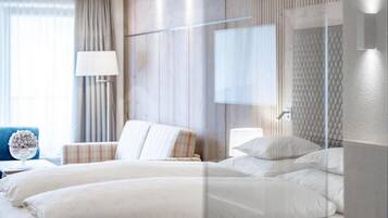 Suite junior, sauna, vistas a la montaña | Caja fuerte y wifi gratis