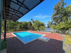 Outdoor pool - Bruce and Bells Riverside Nature Resort (Neriamangalam)