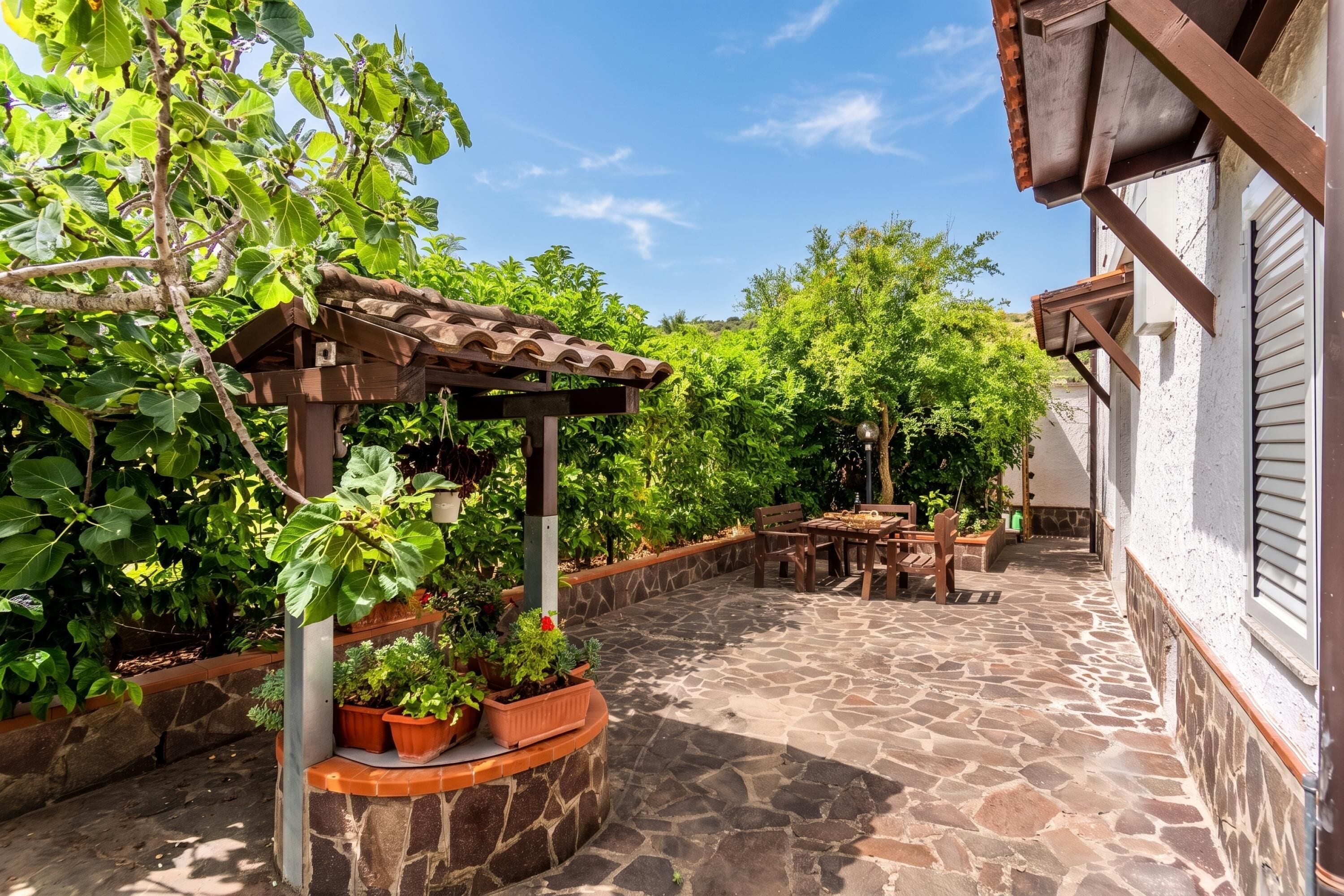 Casa Standard, 3 camere da letto, balcone (Casa Floris 3 En-Suite Doubles) | Ristorazione all'aperto