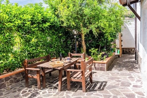 Standard House, 3 Bedrooms, Balcony (Casa Floris 3 En-Suite Doubles) | Outdoor dining