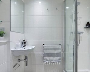 Single Room, Non Smoking | Bathroom - Student Only Frobisher House (Plymouth)