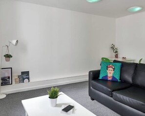 Living area - Student Only Frobisher House (Plymouth)