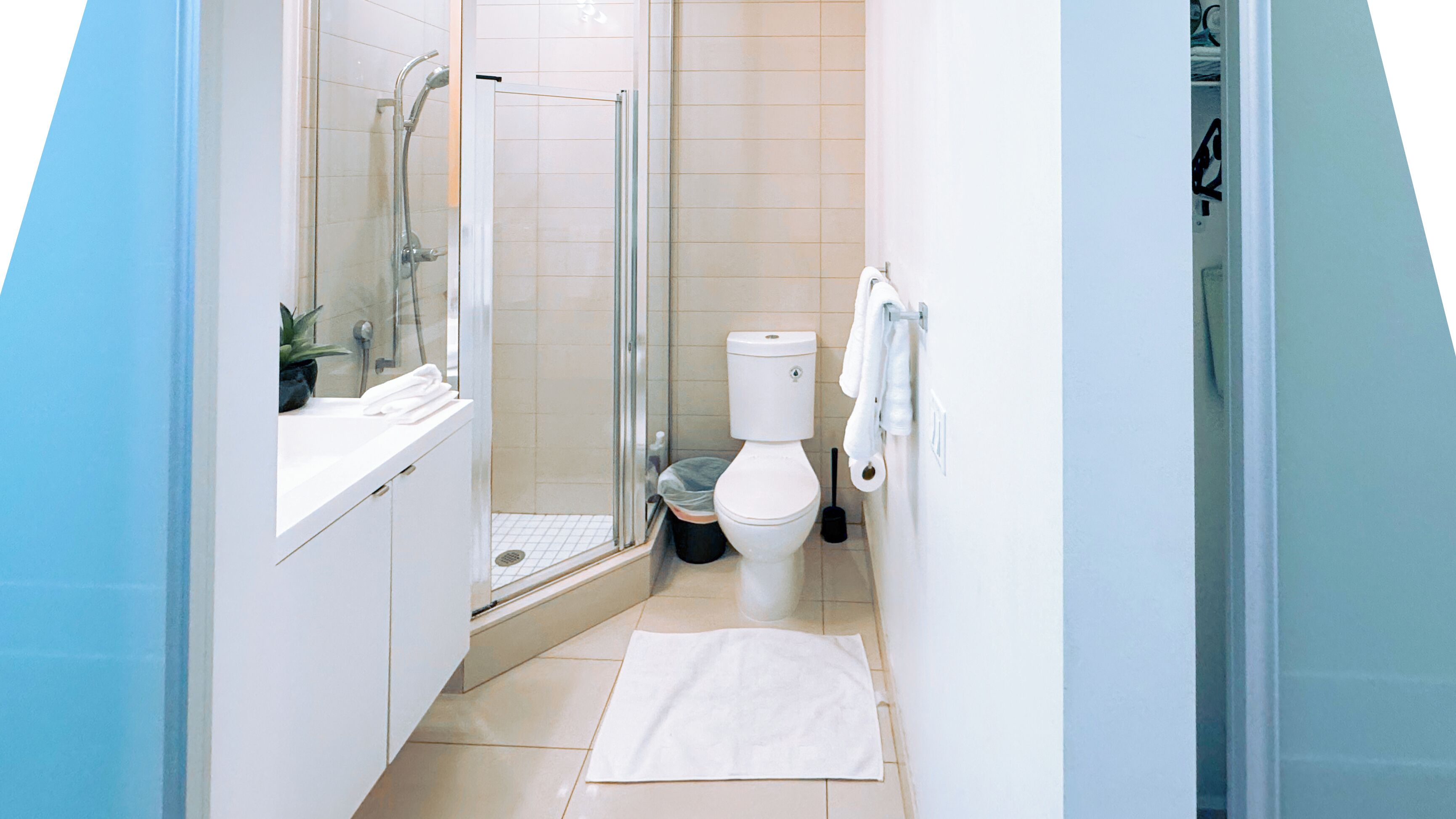 Basic-værelse | Badeværelse | Gratis toiletartikler, hårtørrer, håndklæder, Sæbe