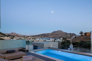 A rooftop pool with a clear view of a mountain and town in the background. - Maple Villa 1 Deluxe Sea View Villa in Walking Distance From Beach (Agios Vasileios)