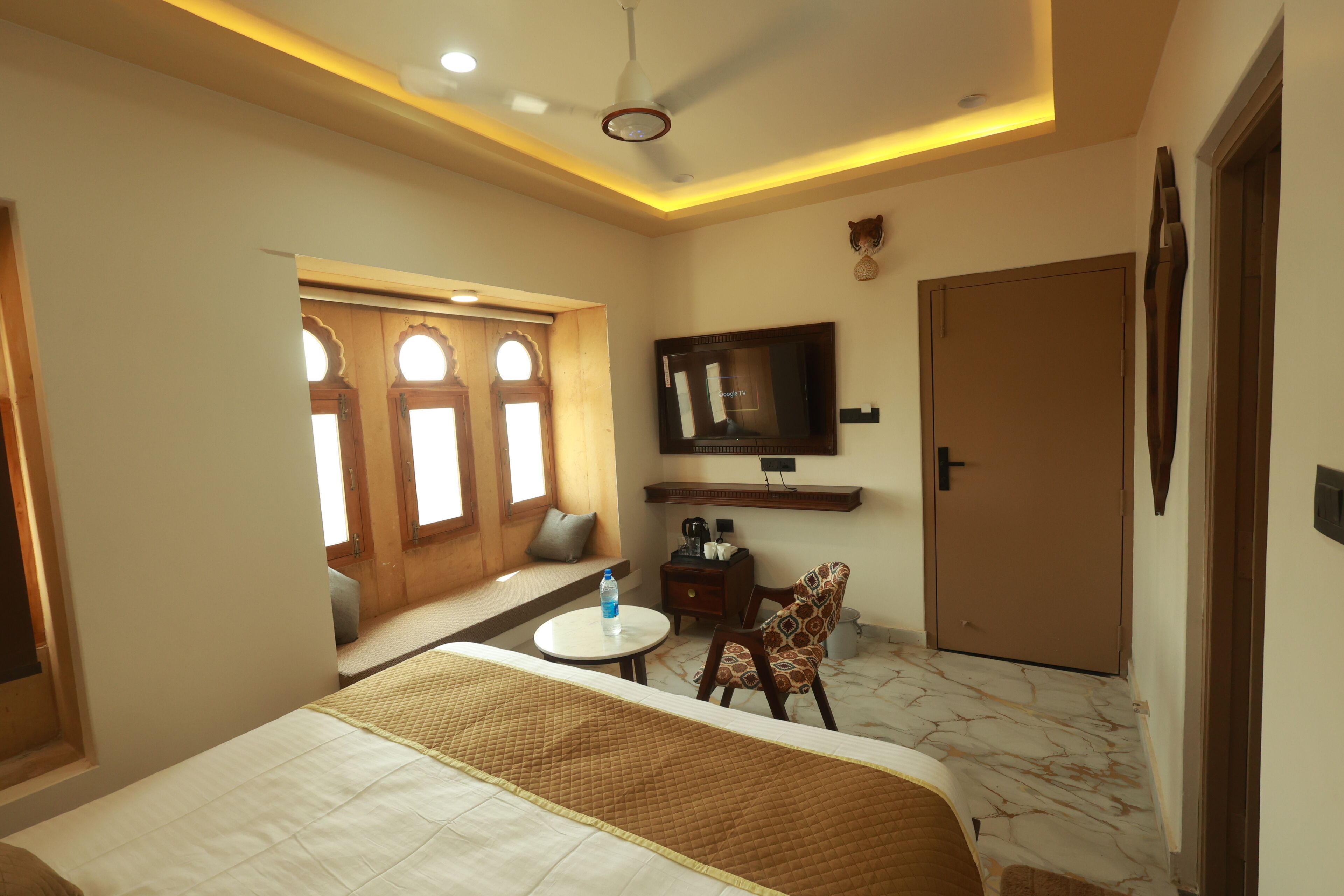 Quarto superior | Escrivaninha, Wi-Fi de cortesia, roupa de cama