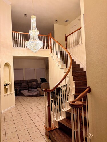 Luxury Retreat Hot Tub, Office & Gym