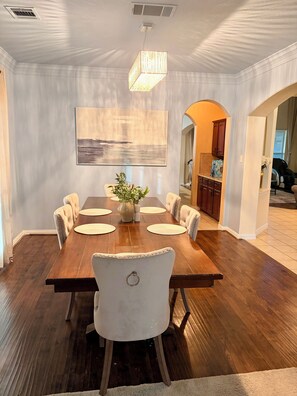 Dining - Luxury Retreat Hot Tub, Office & Gym (Arlington)