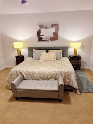 3 bedrooms, desk, iron/ironing board, WiFi - Luxury Retreat Hot Tub, Office & Gym (Arlington)