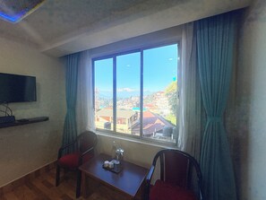 Deluxe-Doppelzimmer, Stadtblick | Schreibtisch, kostenloses WLAN