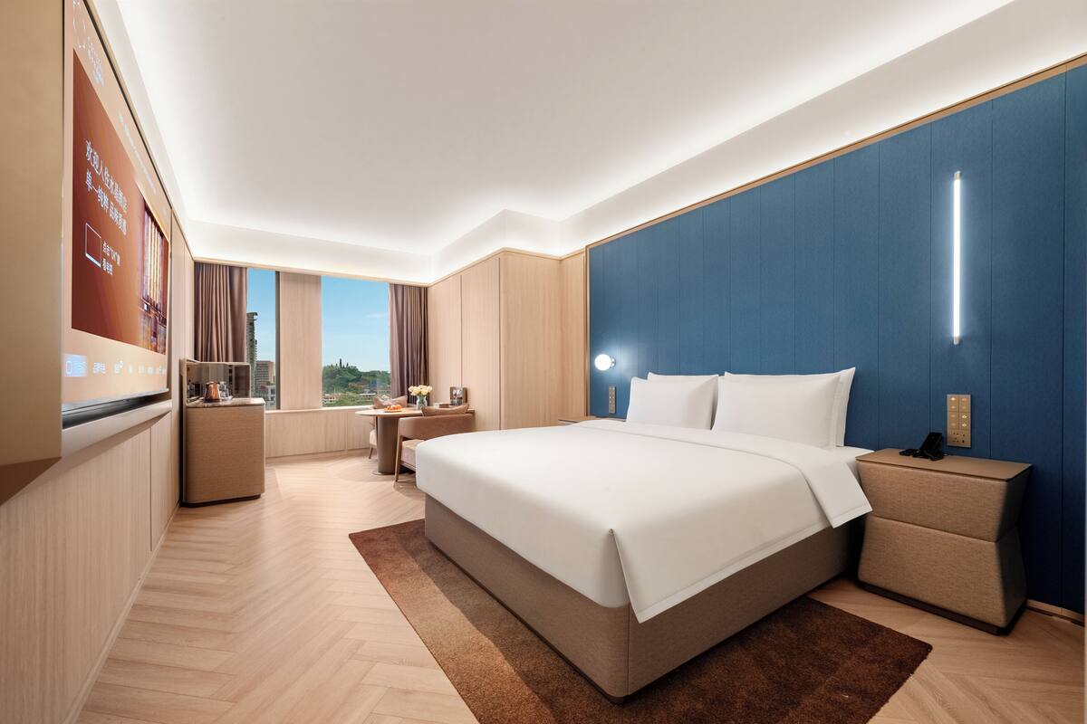 Deluxe-Doppelzimmer, Stadtblick | Hochwertige Bettwaren, Betten mit Memory-Foam-Matratzen