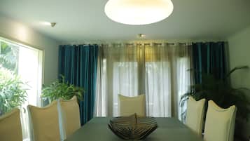 Villa | Dining