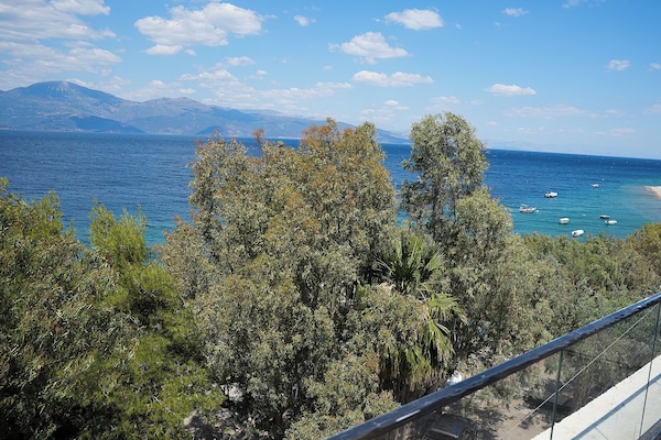 Deluxe Room, Sea View | Property grounds
