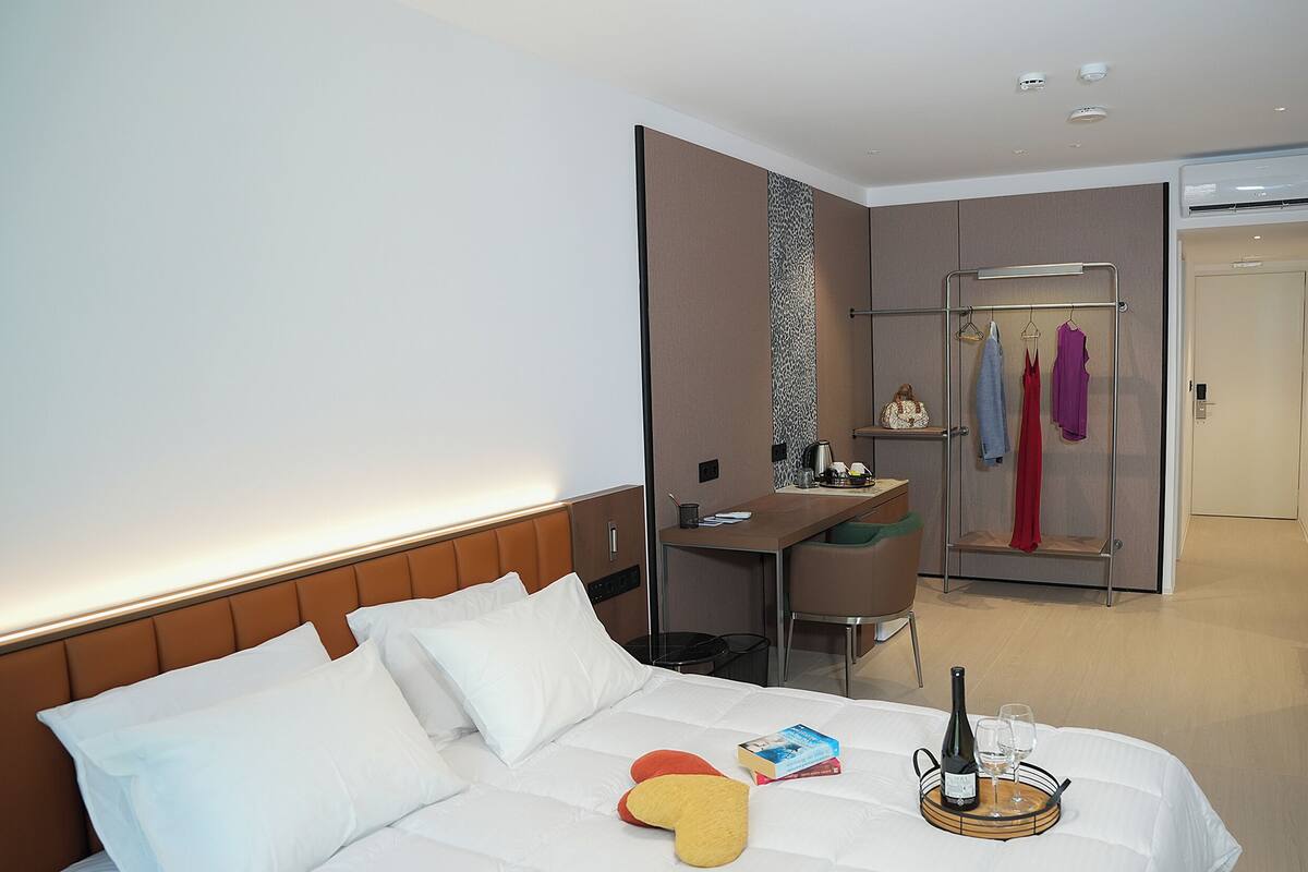 Desk, laptop workspace, iron/ironing board, free WiFi