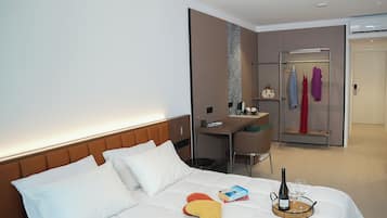 Chambre Deluxe, vue sur le jardin | Bureau, espace de travail pour ordinateurs portables