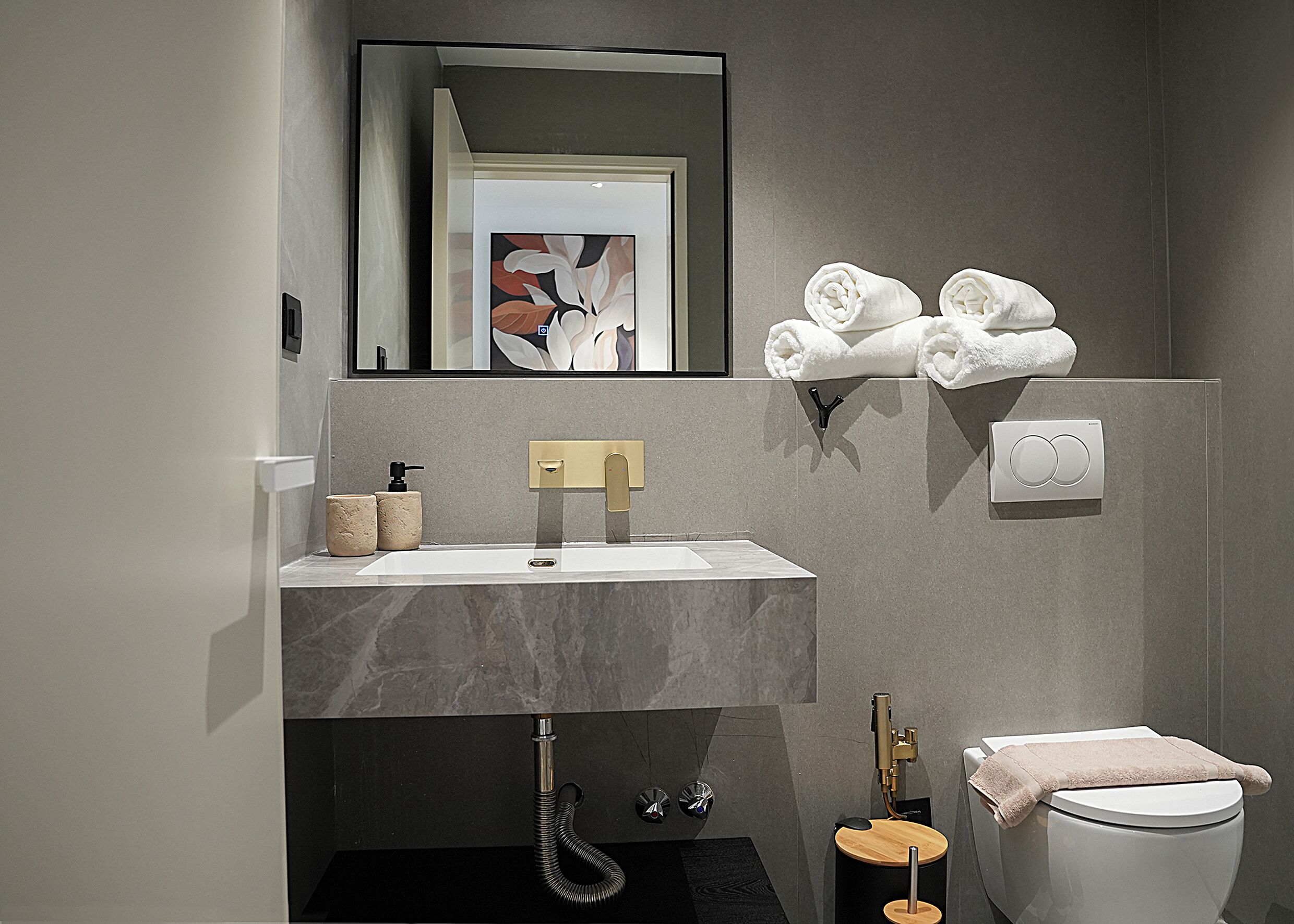 Séchoir à cheveux, serviettes fournies, savon, shampooing