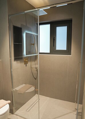 Hair dryer, towels, soap, shampoo - Aeon Blue (Selianitika)