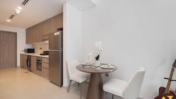 Deluxe Studio, Balcony, City View | Dining