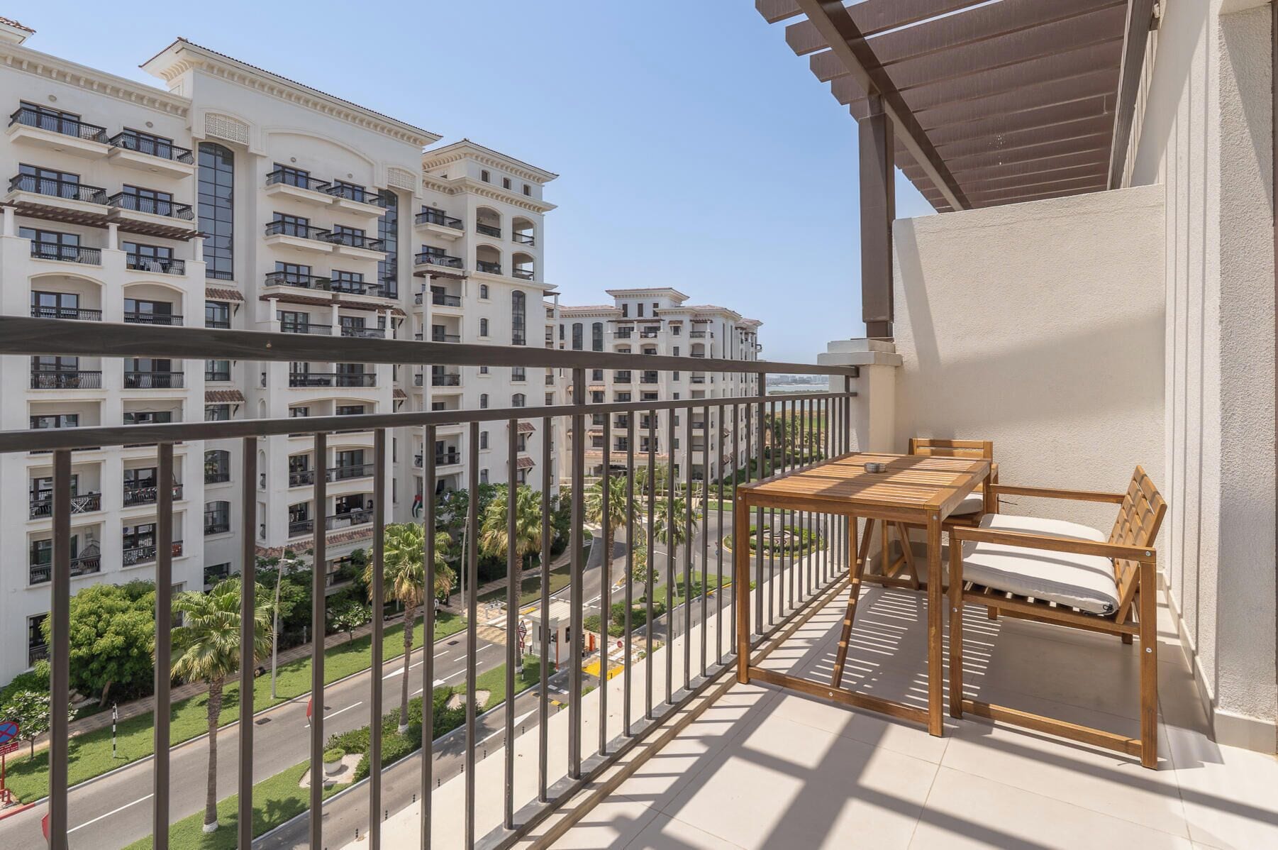 Deluxe Studio, Balcony, City View | Outdoor dining