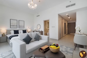 Deluxe-Studio, Balkon, Stadtblick | Zimmersafe, individuell dekoriert, individuell eingerichtet