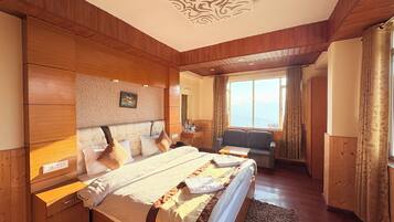 Luxury Double Room, Valley View | Desk, free WiFi