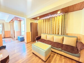Signature-Doppelzimmer, Talblick | Schreibtisch, kostenloses WLAN