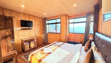 Design Double Room, Valley View | Desk, free WiFi