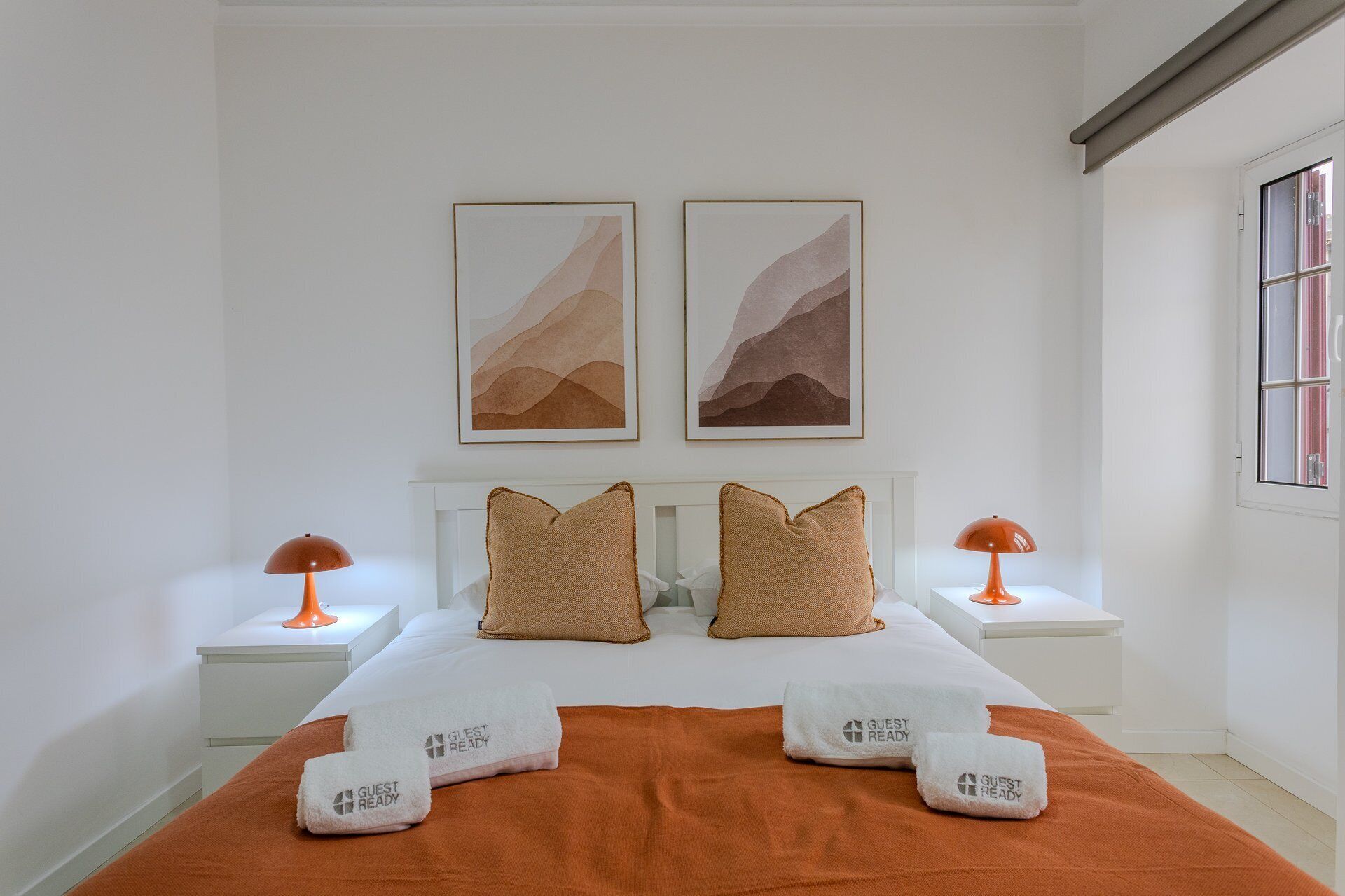 1 slaapkamer, een strijkplank/strijkijzer, internet, beddengoed