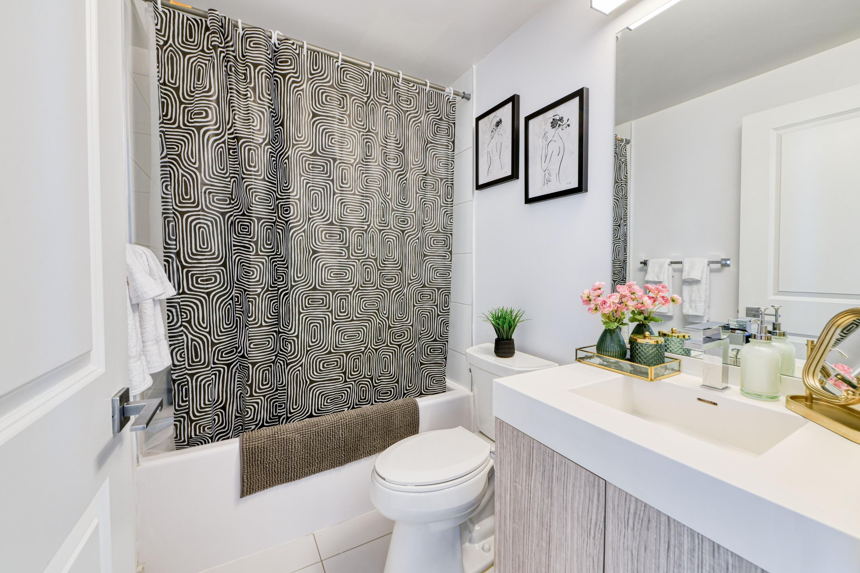 Junior Room | Bathroom