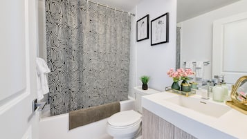 Junior Room | Bathroom