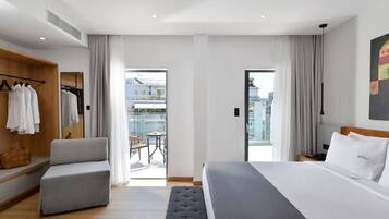 Deluxe Studio Suite, Balcony | Desk, iron/ironing board (on request), WiFi (free)