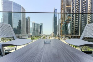 Outdoor dining - HAVN - Modern Studio in Peninsula, Business Bay (Dubai)