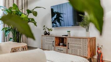Desk, iron/ironing board, WiFi, bed sheets