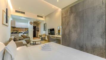 Iron/ironing board, WiFi, bed sheets