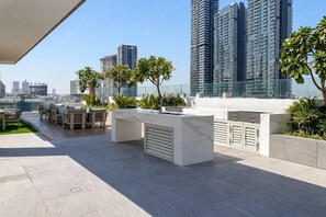 Outdoor dining - HAVN - Studio in Oxford 212, JVC (Dubai)