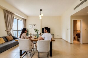 Dining - HAVN - 2 Bed in Rimal, Dubai Marina (Dubai)