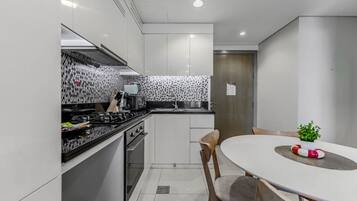 Fridge, microwave, oven, stovetop