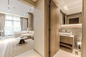 Iron/ironing board, WiFi, bed sheets - HAVN - Studio in Oxford with Pool View, JVC (Dubai)