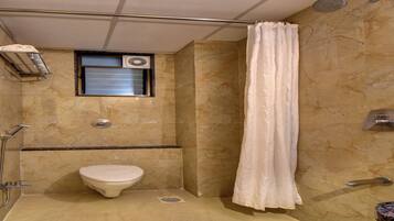 Executive Triple Room | Bathroom