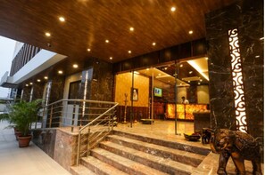 Lobby - Bhagyalaxmi NX Hotel (Shirdi)