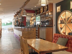 Bar (in der Unterkunft)