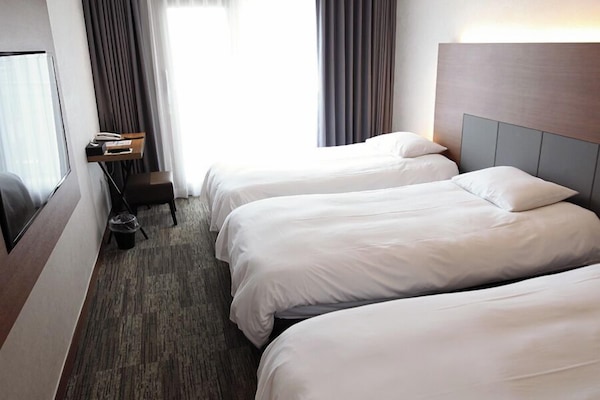Deluxe Triple Room, Balcony, City View | Down comforters, desk, WiFi (free)