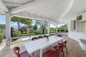 Outdoor dining - Villa Paradiso San Felice del Benaco (Paradiso)