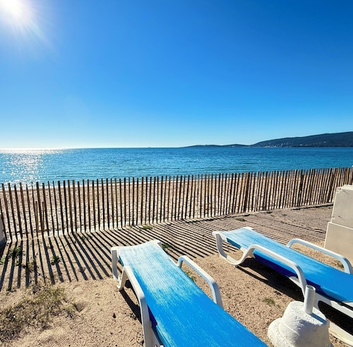 Two-bedroom apartment on the beach, right on the water, near shops