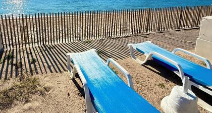 Two-bedroom apartment on the beach, right on the water, near shops