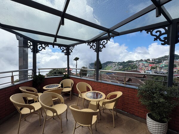 Hotel In Darjeeling Zambala Retreat - Darjeeling