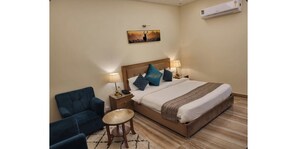 Desk, laptop workspace, free WiFi - Wild Pensione (Ramnagar)